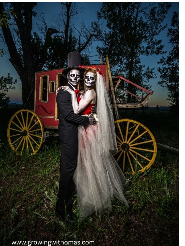 halloween-couple-costumes-featured-image-in couple-Halloween-costumes