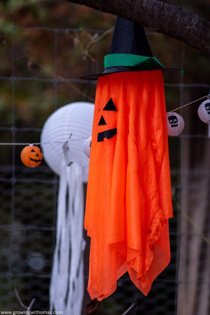 hanging-ghost-decorations