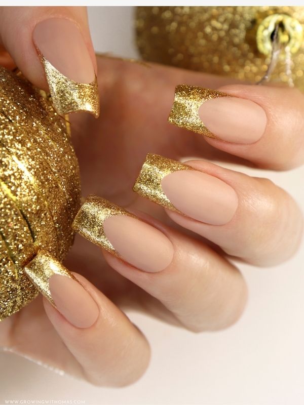 Thanksgiving-gold-Glitter-Nails-in-thanksgiving-nail-ideas