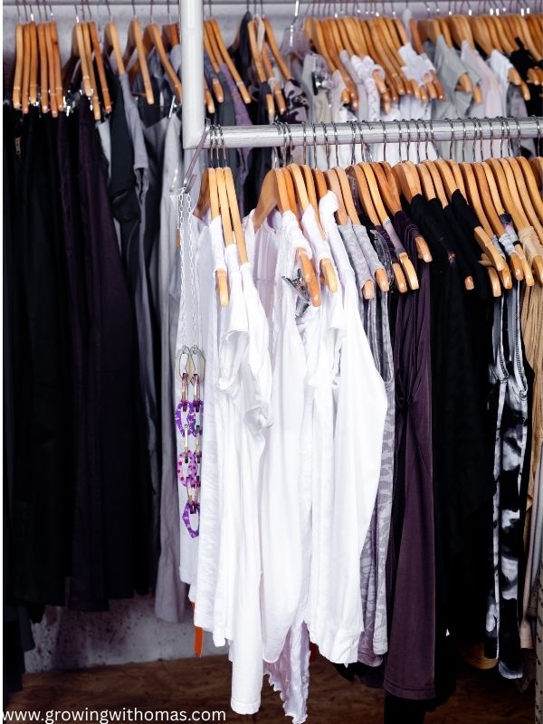 organized-blazers-and-tops-in-how-to-organized-your-wardrobe