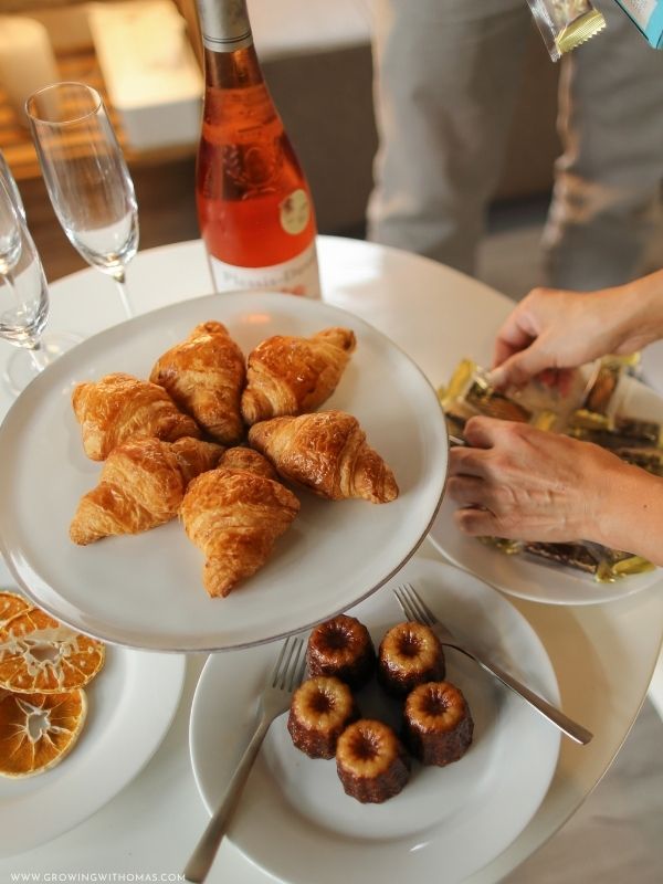 snacks-placed-on-a-table-for-guests-arrive-on-christmas-celebration