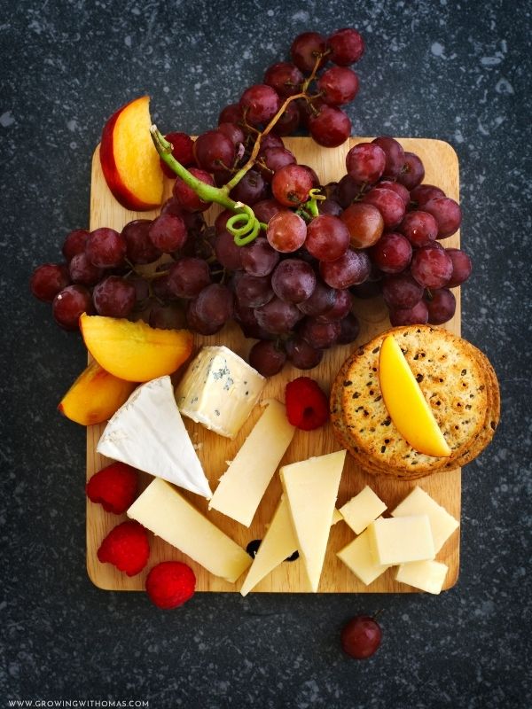 Christmas-cheese-board-with-crackers-grapes-and-berries