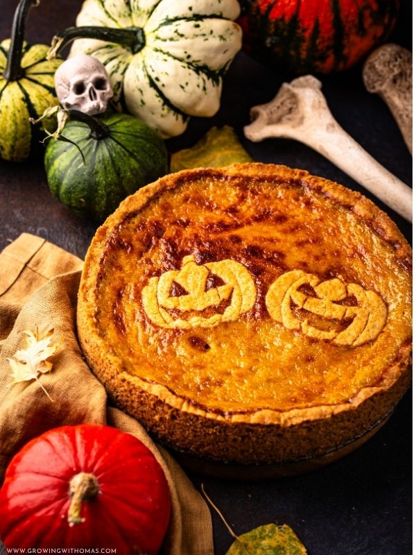 Classic-pumpkin-pie-on-a-Thanksgiving-dessert-table