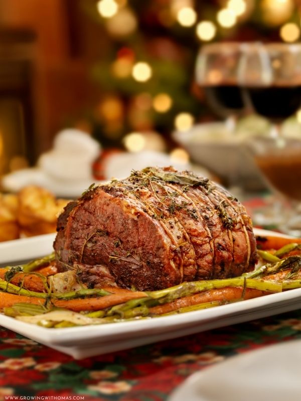 Elegant-roast-beef-Christmas-dinner