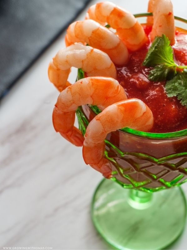 Elegant-shrimp-cocktail-Christmas-appetizer