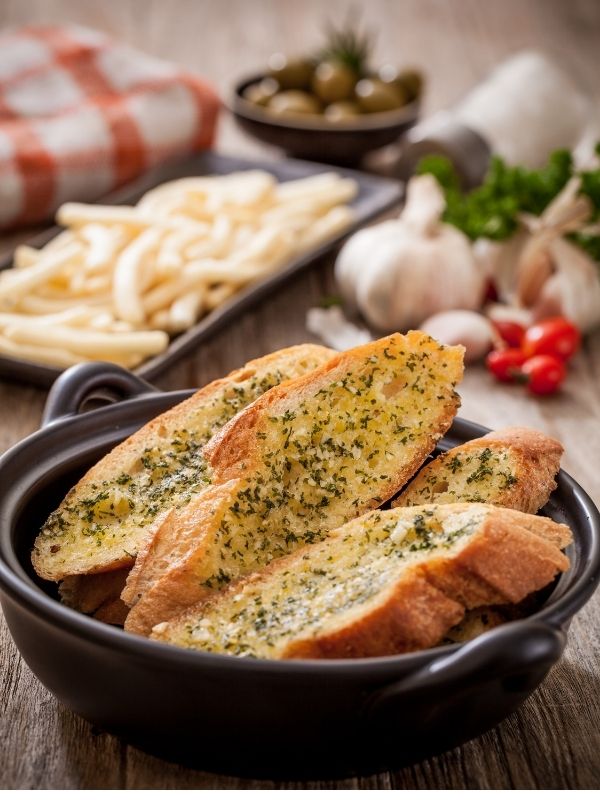 Christmas-Garlic-Bread-Bite-in-Christmas-appetizer-ideas
