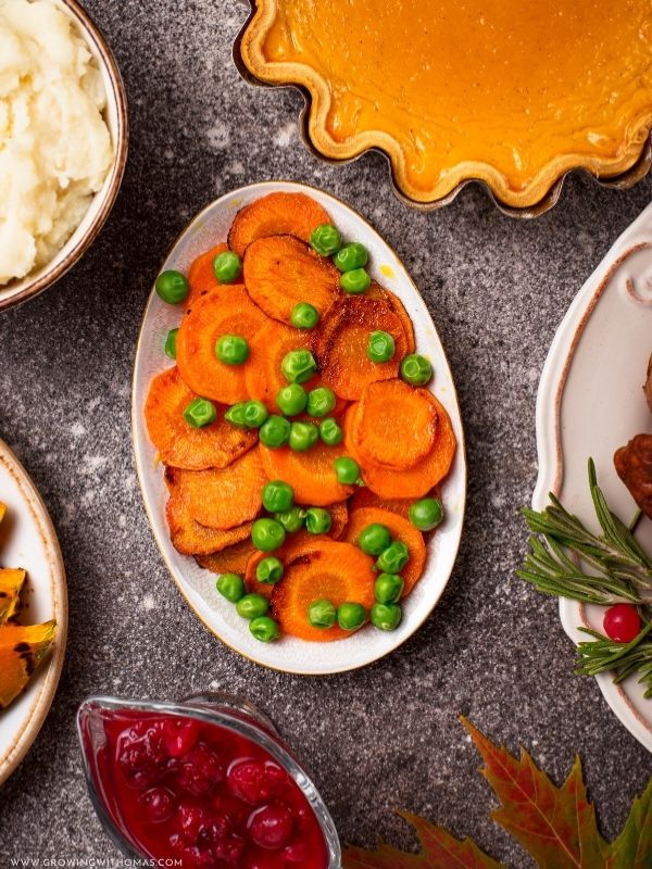 Glazed-carrots-on-a-festive-Christmas-serving-platter