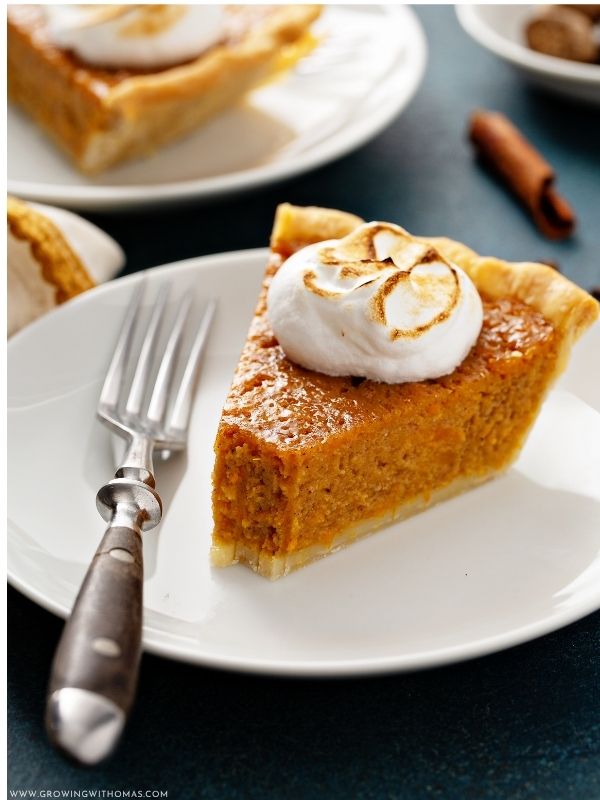 Homemade-looking-sweet-potato-pie-on-a-Thanksgiving-table