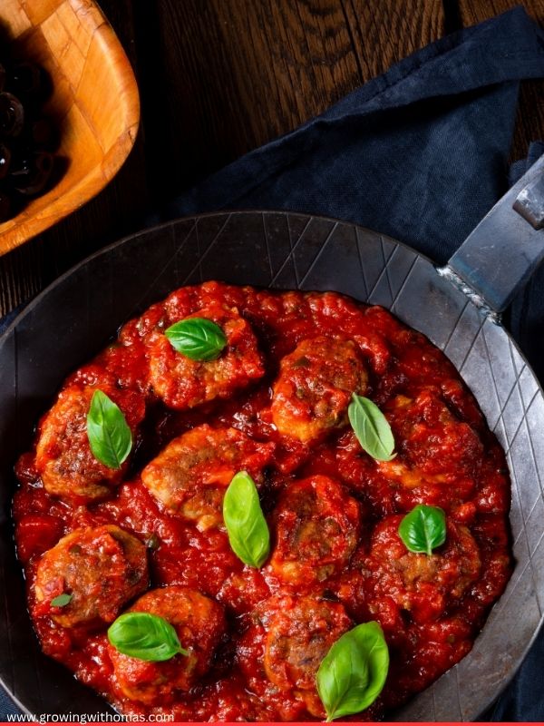 Mini-Meatballs-for-holiday-party-guests.